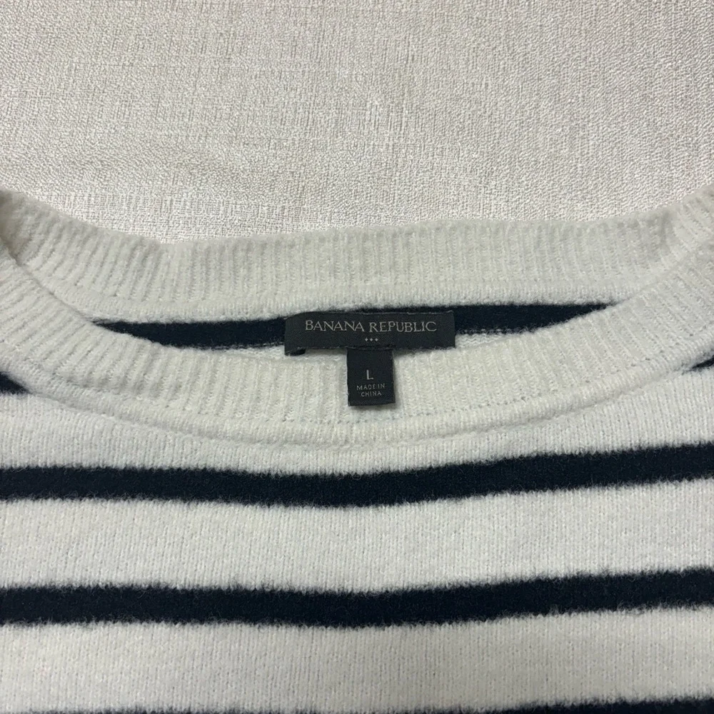 Banana Republic Women's L Black White Striped Sweater Crew Neck‎ Knit Pullover